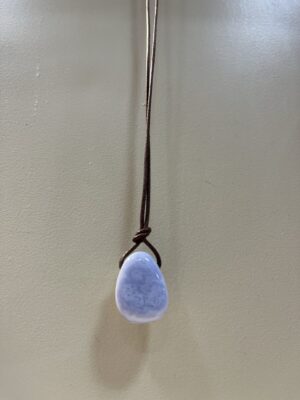 Trommelstein gebohrt "Chalcedon"