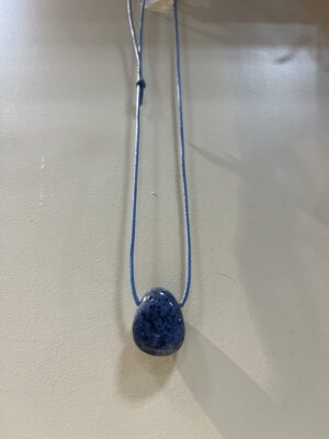 Trommelstein gebohrt "Dumortierit"