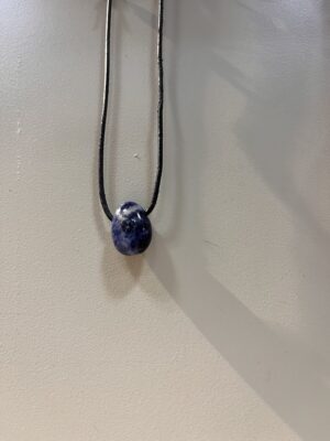 Trommelstein gebohrt „Sodalith“